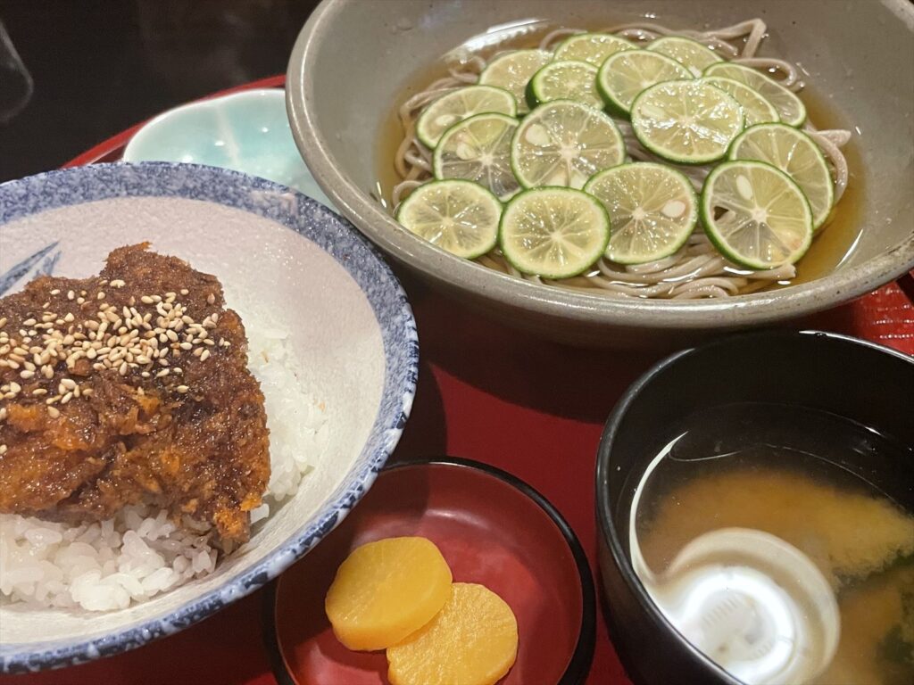 文殊山を下りたあとは、みきのやで蕎麦ランチ