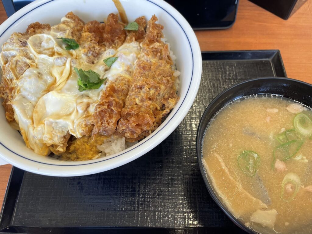 かつや鯖江店でカツ丼ランチ